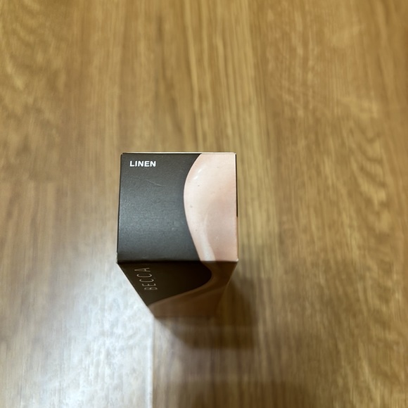 Becca Foundation 4 colors available Tan,Fawn,Porcelain, Linen - Picture 2 of 6